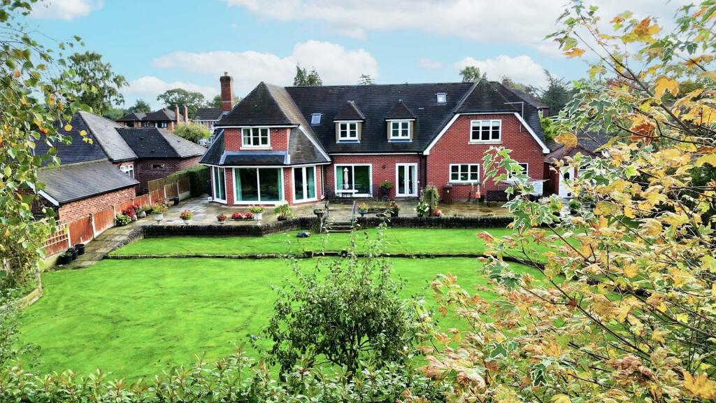 Additional property image - Spacious home on the exclusive Blackfirs Lane, Somerford, Congleton