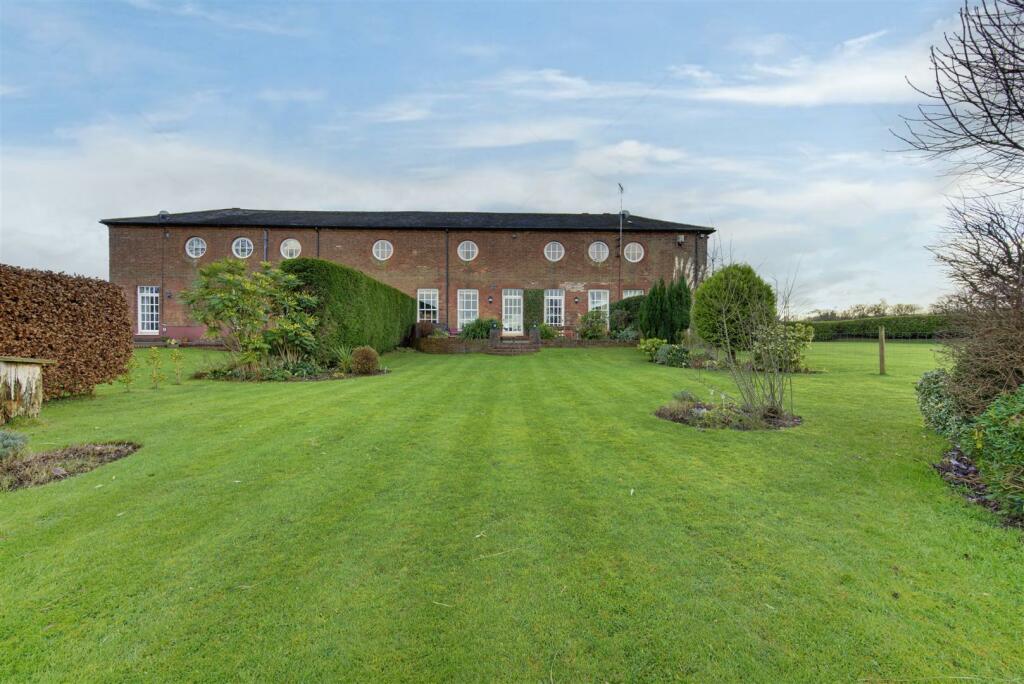 Additional property image - 3 The Stables, Somerford, Congleton