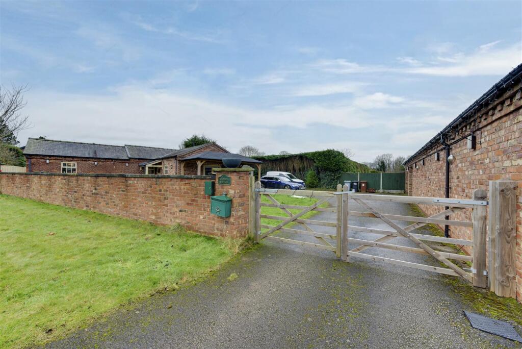 Additional property image - Bluebell Cottage, Off Macclesfield Road, Holmes Chapel
