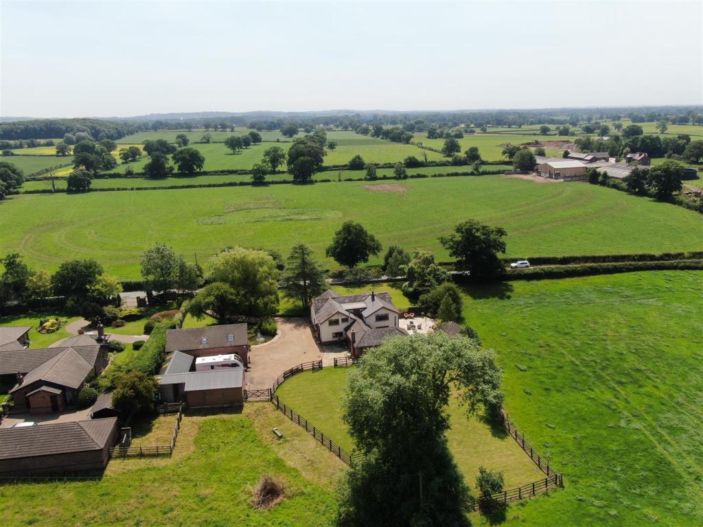 5 bedroom detached house for sale in Spen Green, Smallwood, Sandbach