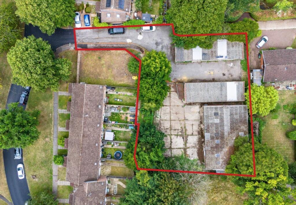 Main image of property: 40-42 St Martins Close, East Horsley, Surrey KT24 6SU