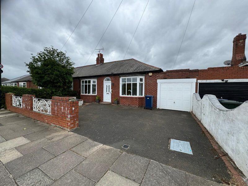 2 bedroom semidetached bungalow for sale in Appletree Gardens