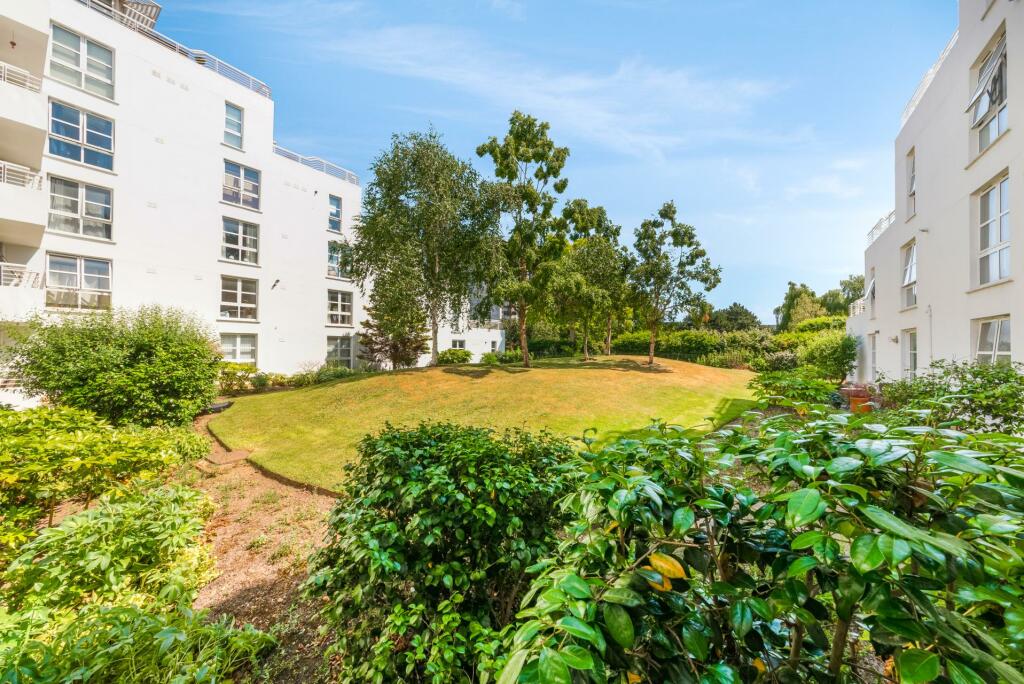 2 bedroom apartment for sale in Barrier Point Road, London, E16