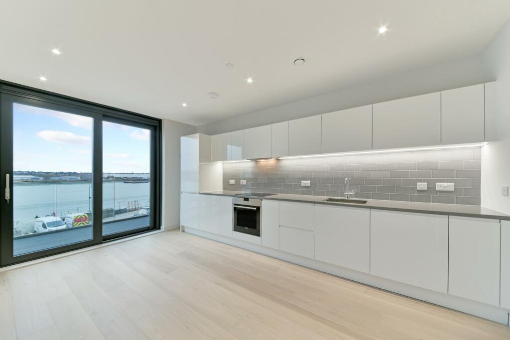 2 bedroom apartment for sale in Summerston House, Royal Wharf, London, E16