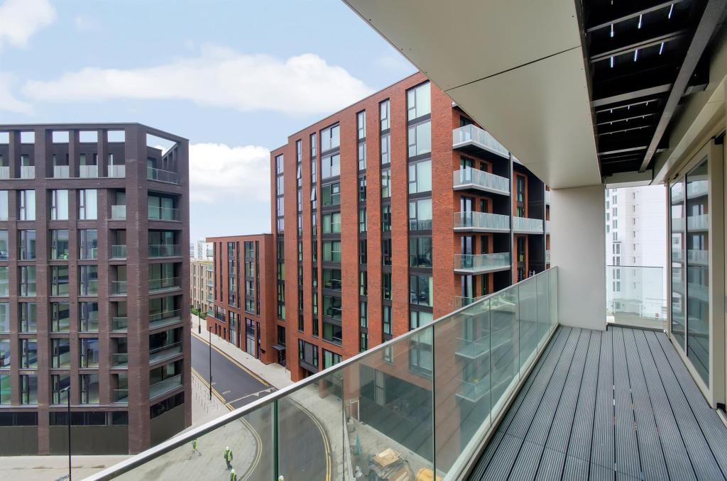 1 bedroom apartment for rent in Liner House, Royal Wharf, London, E16