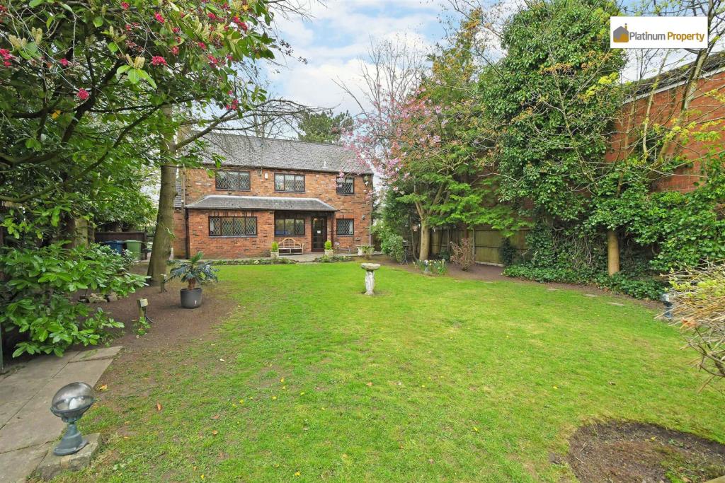 4 bedroom detached house for sale in Adamthwaite Drive, Blythe Bridge