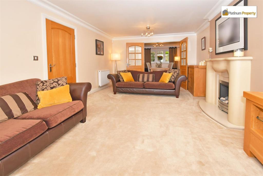 5 bedroom detached house for sale in Franklin Drive, Stallington