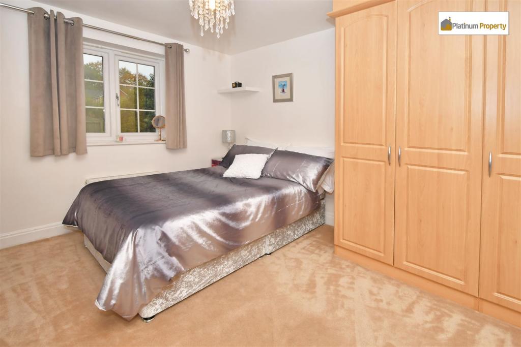 5 bedroom detached house for sale in Franklin Drive, Stallington