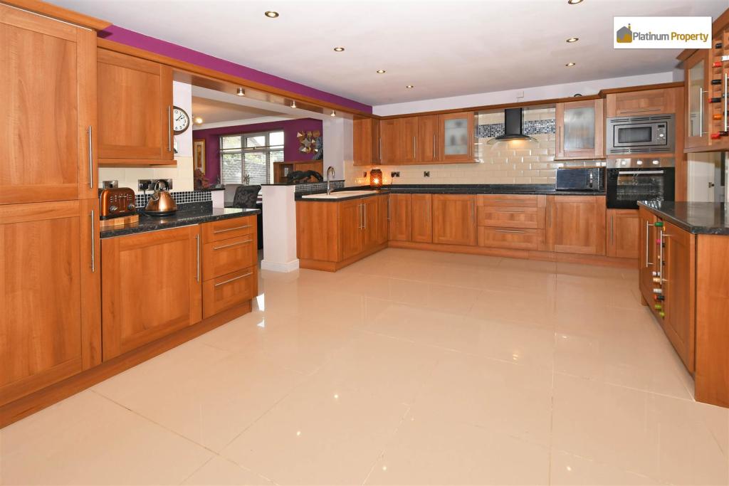 6 bedroom detached house for sale in Grindley Lane, Meir Heath, ST3 7LW