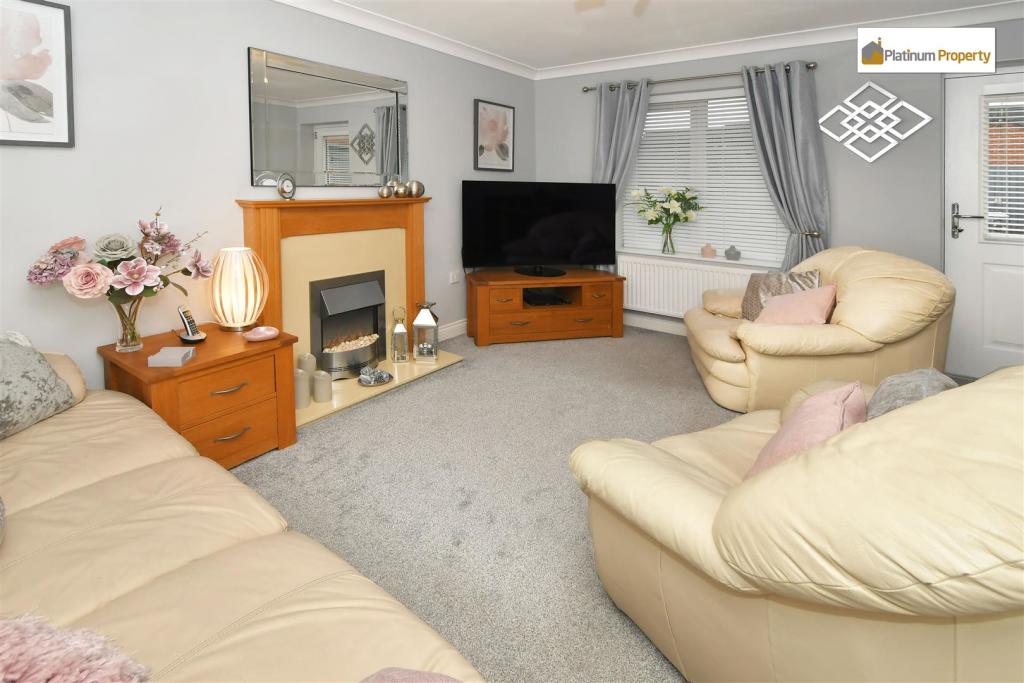 2 bedroom detached bungalow for sale in East Street, Weston Heights