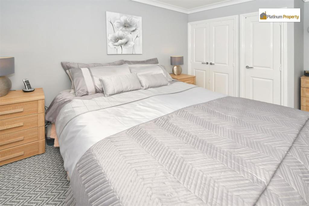 2 bedroom detached bungalow for sale in East Street, Weston Heights