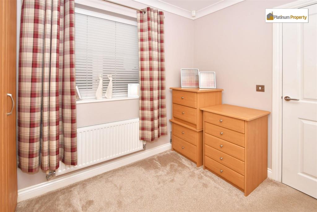 2 bedroom detached bungalow for sale in East Street, Weston Heights