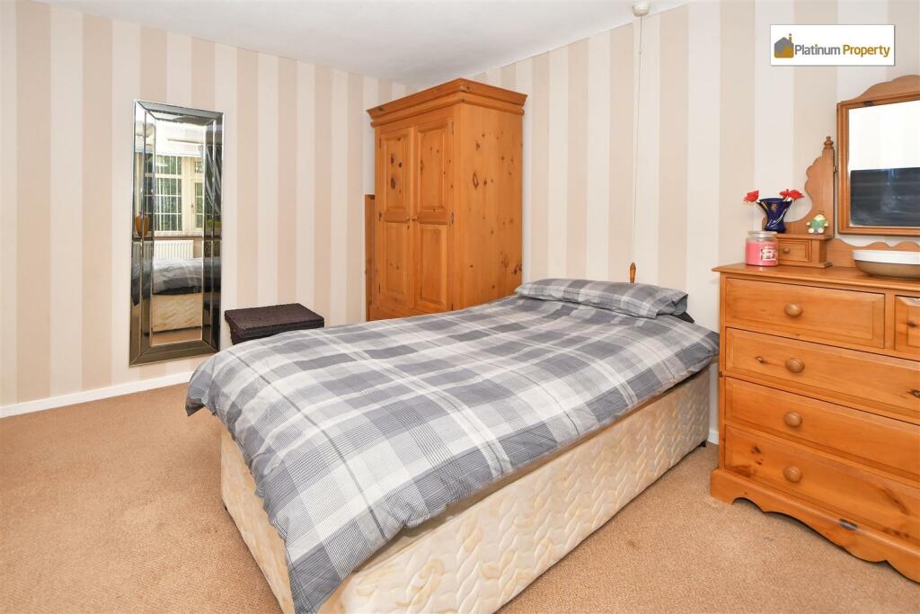 3 bedroom detached house for sale in Grindley Lane, Meir Heath, ST3 7LP