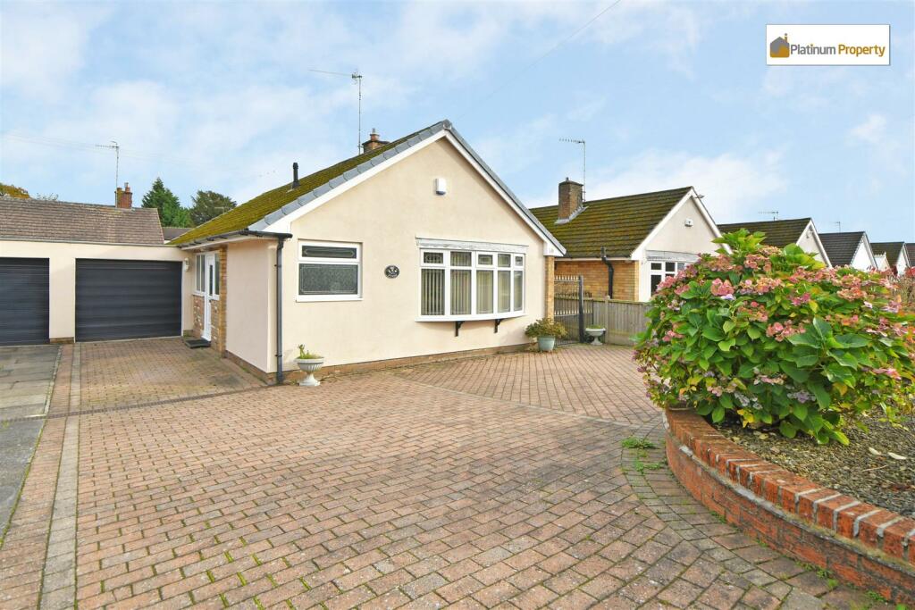 2 bedroom semidetached bungalow for sale in Meaford Road, Barlaston
