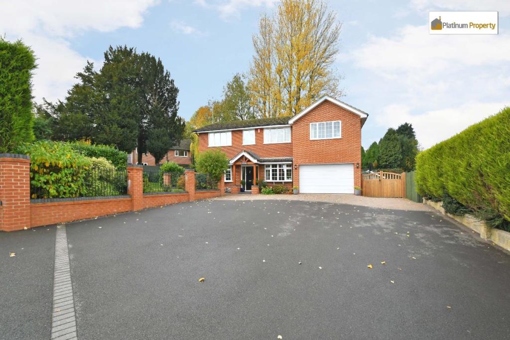 5 bedroom detached house for sale in Uttoxeter Road, Blythe Bridge