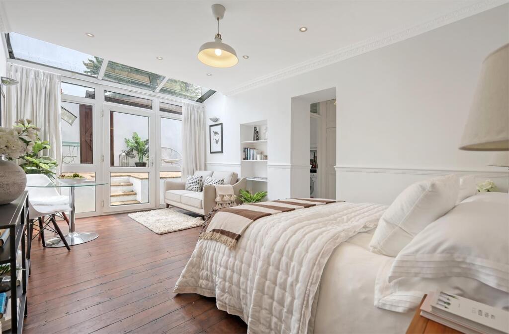 Main image of property: Highbury Park, N5 2XE
