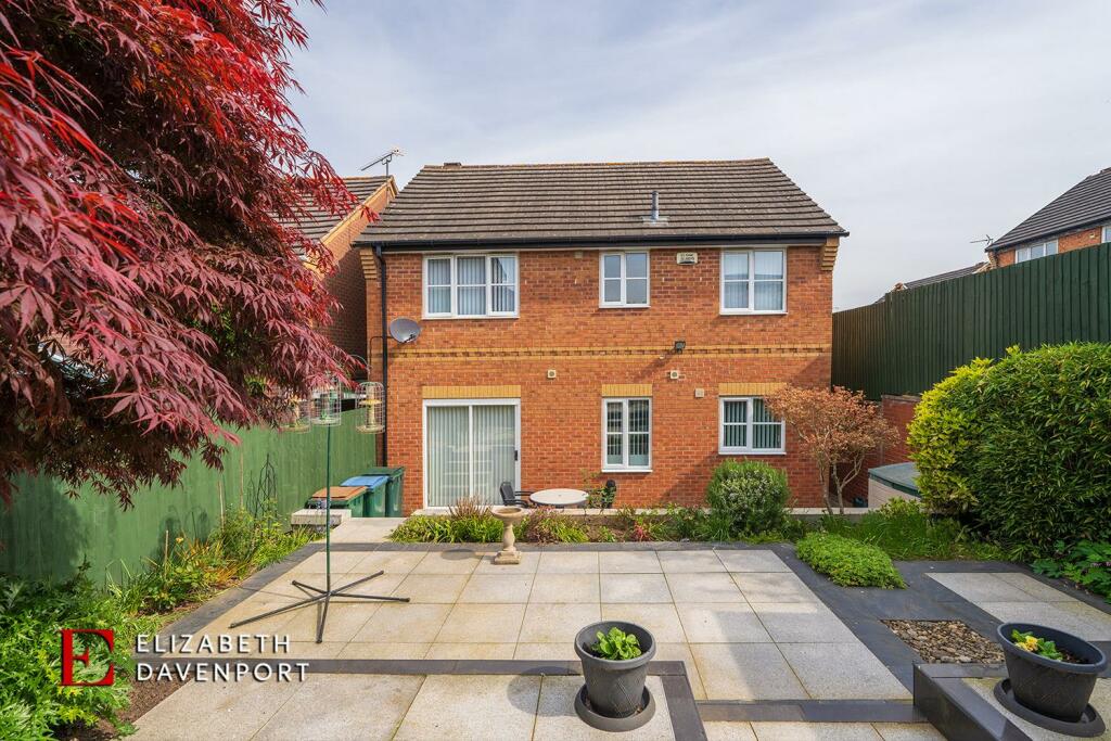 4 bedroom detached house for sale in Greenland Court, Allesley Green