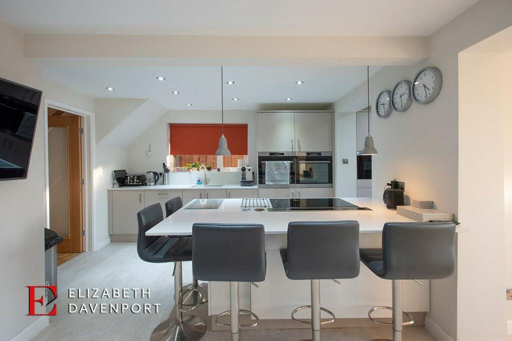 4 bedroom semidetached house for sale in Lunn Avenue, Kenilworth, CV8