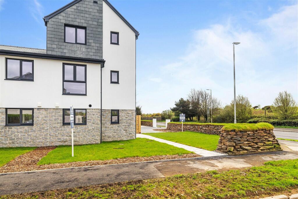 4 bedroom semi-detached house for sale in Plymbridge Gardens, Glenholt, Plymouth, PL6