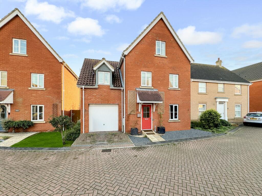 4 bedroom detached house for sale in Mayhew Road, Rendlesham