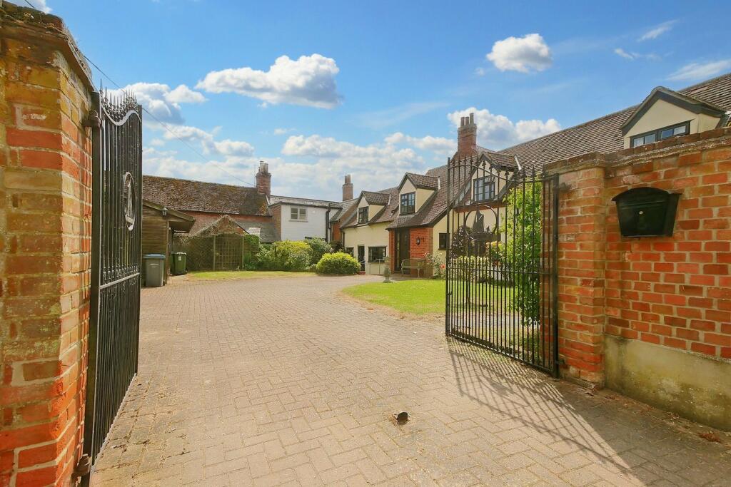 3 bedroom cottage for sale in Nacton Road, Levington, Ipswich, IP10