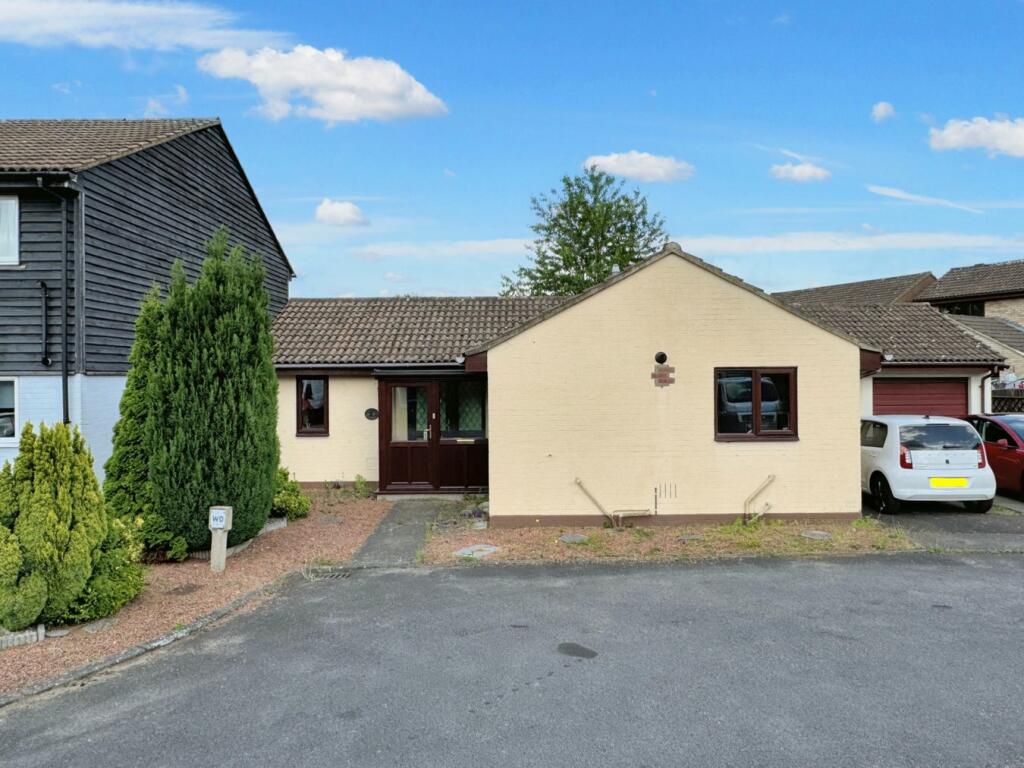 2 bedroom detached bungalow for sale in Saddlers Place, Martlesham