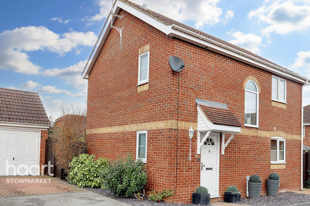 3 bedroom detached house for sale in Thackeray Grove, Stowmarket, IP14