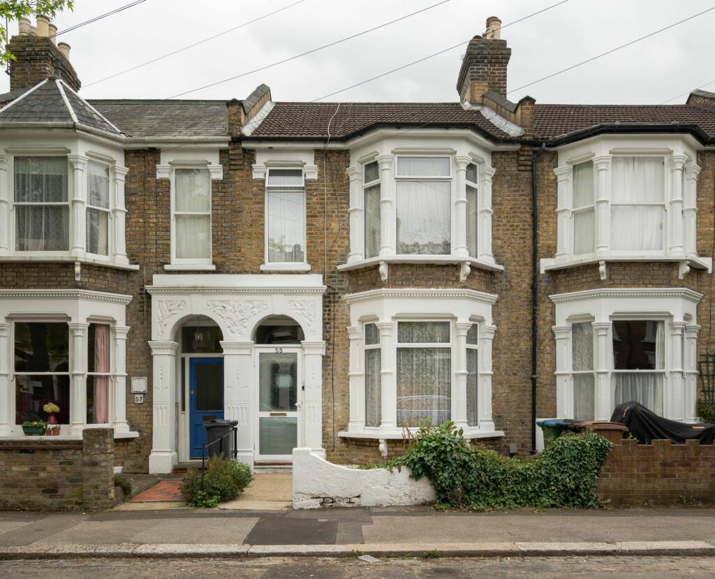 4 bedroom terraced house for sale in Leybourne Road, Bushwood, London, E11