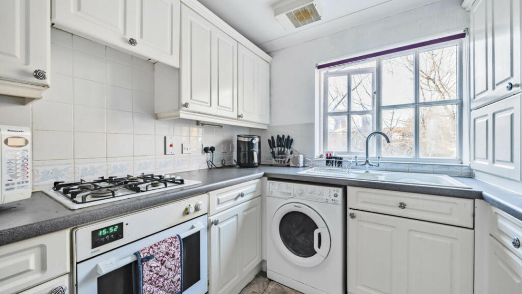 Additional property image - The Mulberry, Aspen Vale, Whyteleafe, CR3 0XB