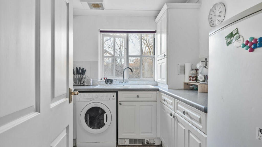 Additional property image - The Mulberry, Aspen Vale, Whyteleafe, CR3 0XB
