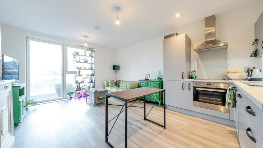 Main image of property: 47 Cranton Avenue, Hayes, UB3 4FT