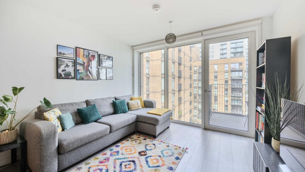 Main image of property: New Lion Way, Elephant & Castle, SE17 1GR