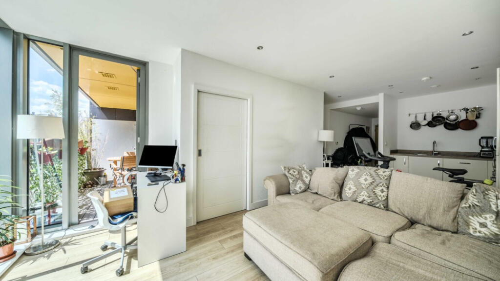 Main image of property: Sutton Court Road, Sutton, SM1 4FG