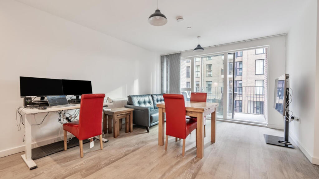 Main image of property: Palmer Street, Reading, RG1 3GY