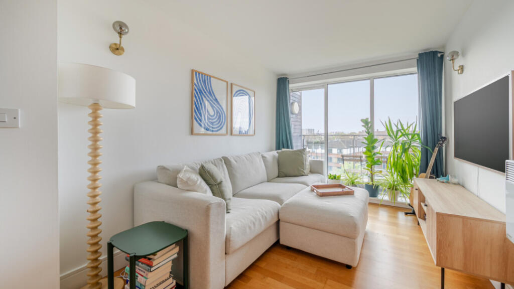 Main image of property: 195 Long Lane, London, SE1 4PD