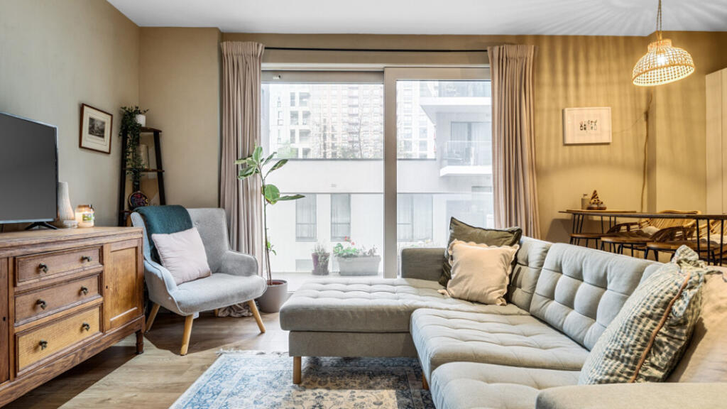 Main image of property: 27 Chandlers Avenue, London, SE10 0SN