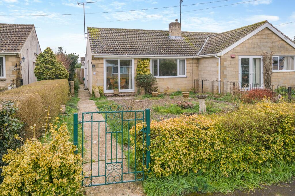 2 bedroom bungalow for sale in Riverway, South Cerney, Cirencester