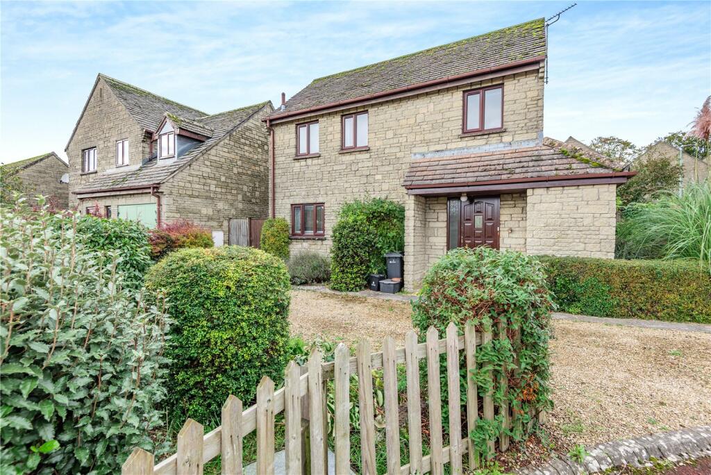 3 bedroom detached house for sale in Brook Close, Northleach