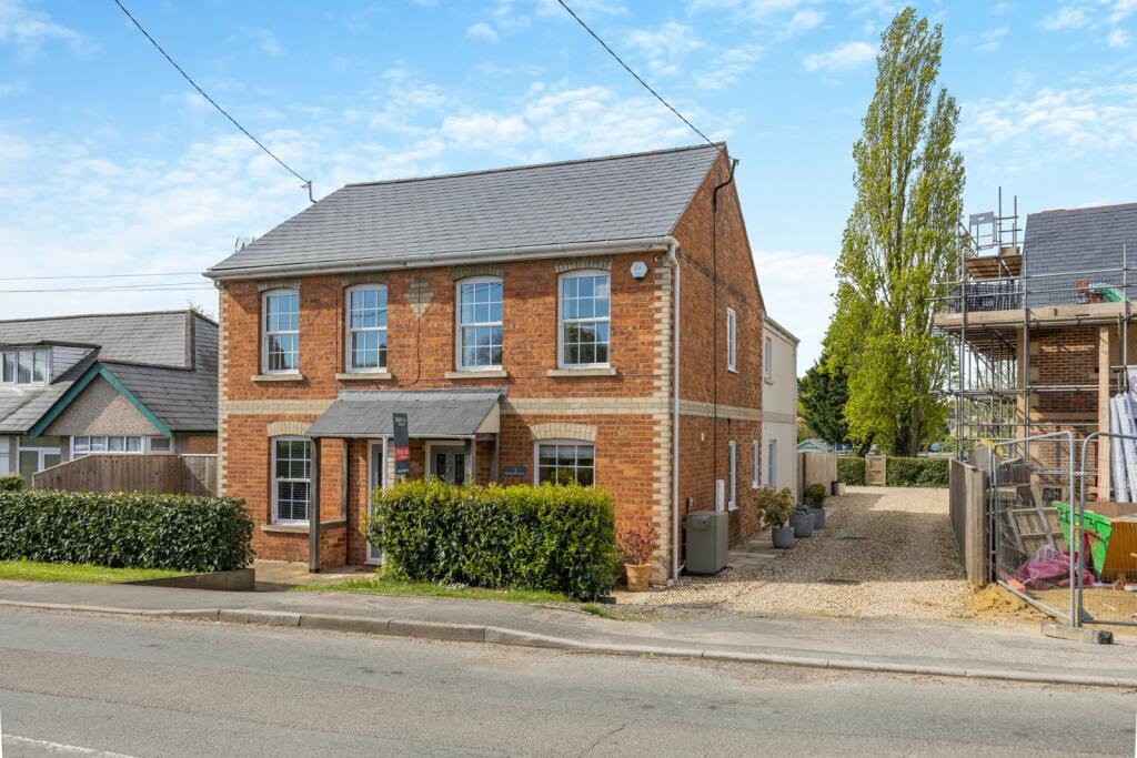 3 bedroom semidetached house for sale in Silver Street,