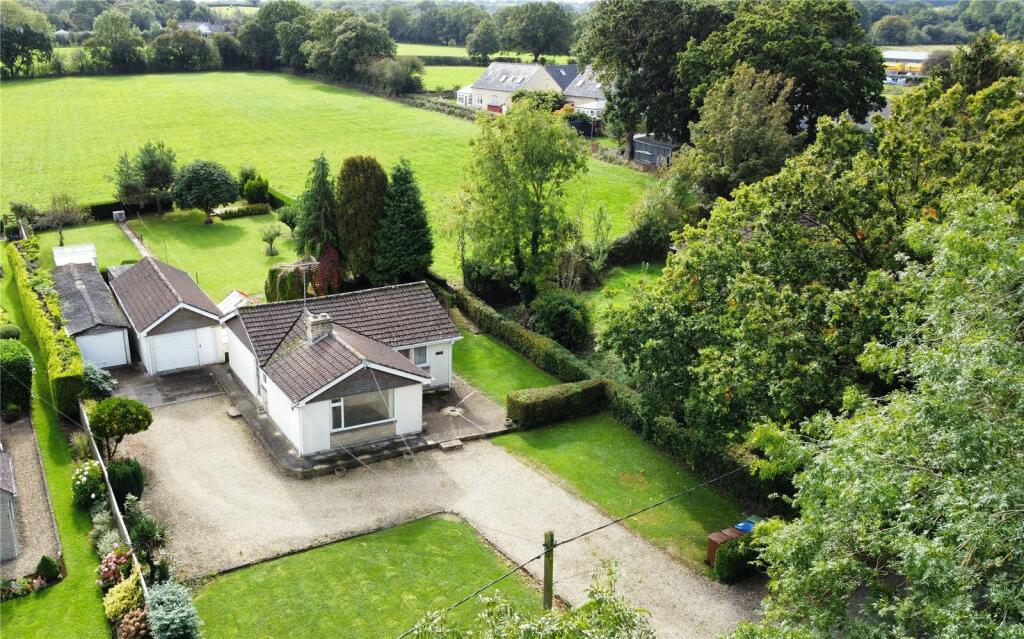 3 bedroom bungalow for sale in Hornbury Hill, Malmesbury