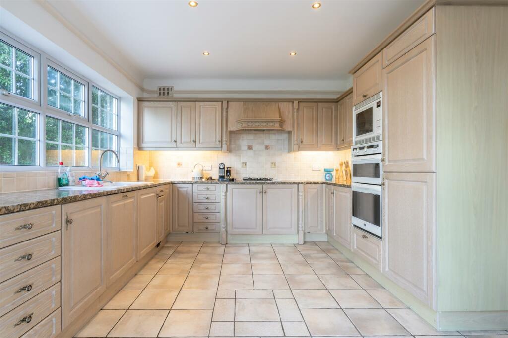 Additional property image - Sandbanks Road, Evening Hill