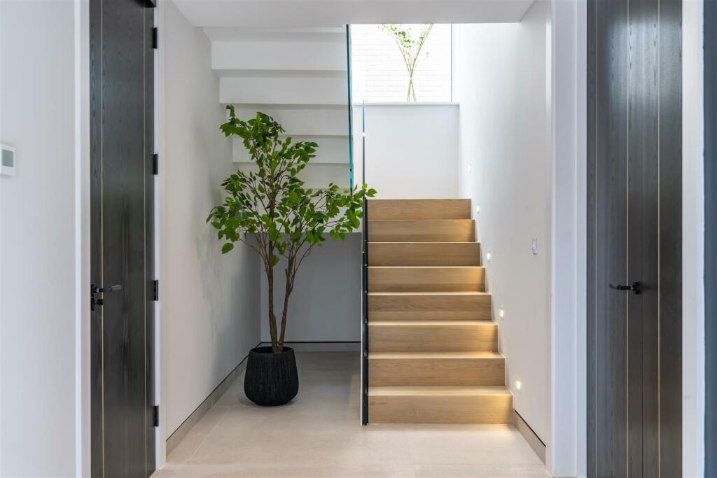 Additional property image - Dorset Lake Avenue, Lilliput