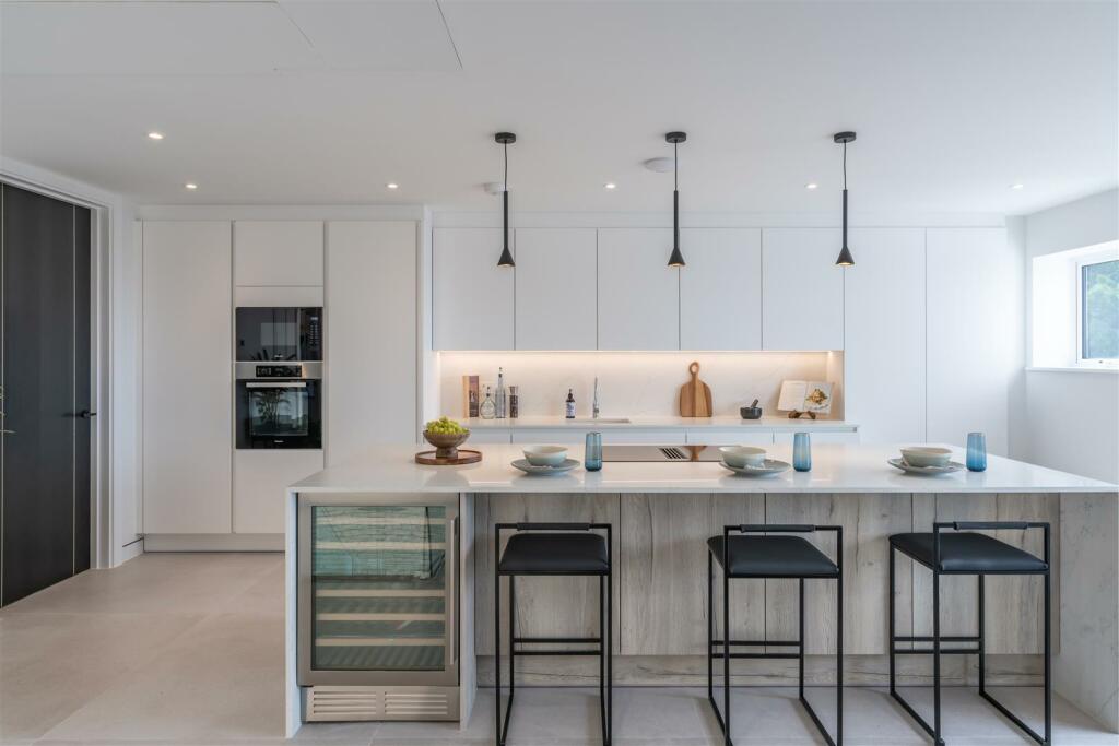 Additional property image - Dorset Lake Avenue, Lilliput