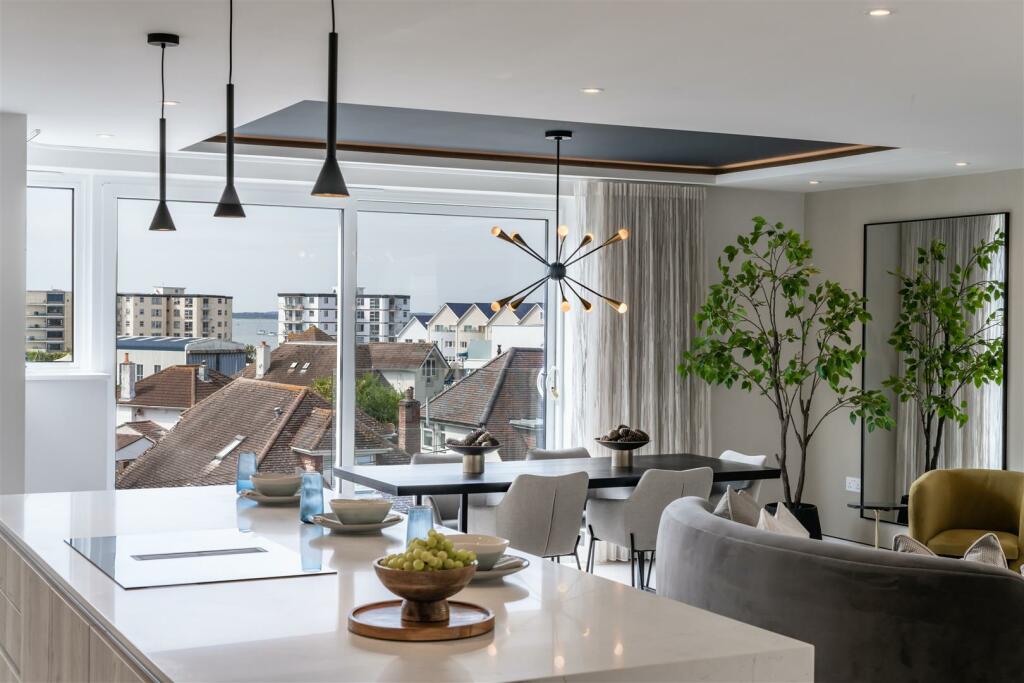 Additional property image - Dorset Lake Avenue, Lilliput