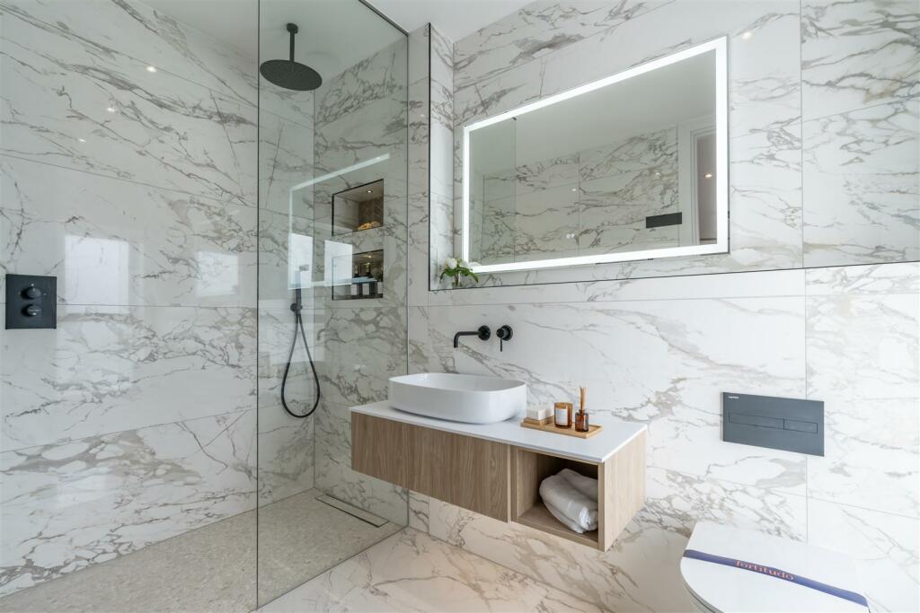 Additional property image - Dorset Lake Avenue, Lilliput