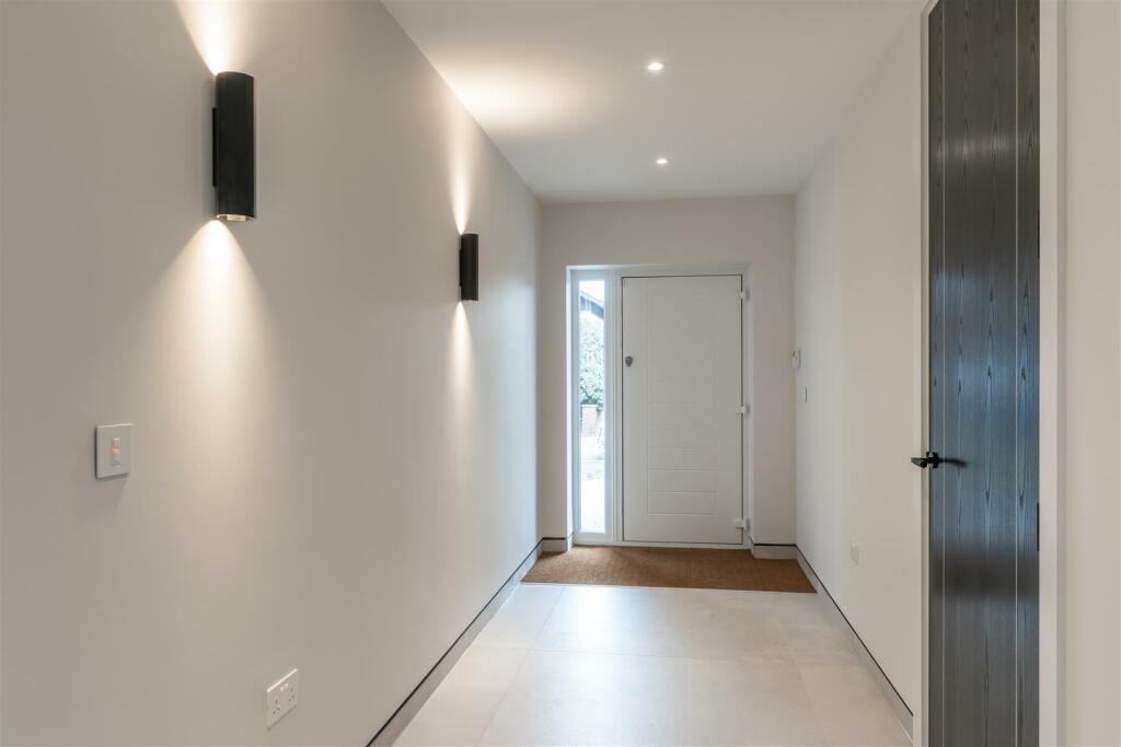 Additional property image - Dorset Lake Avenue, Lilliput