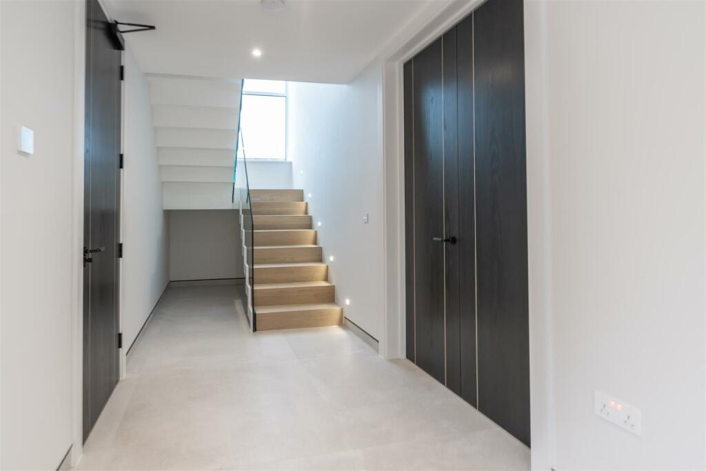 Additional property image - Dorset Lake Avenue, Lilliput
