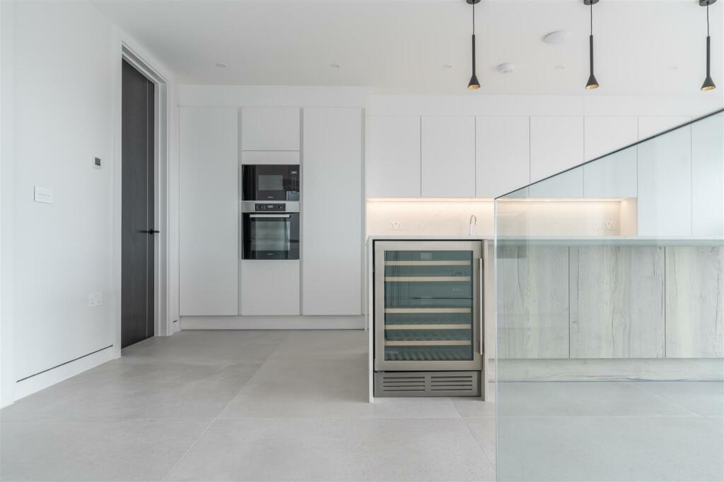 Additional property image - Dorset Lake Avenue, Lilliput