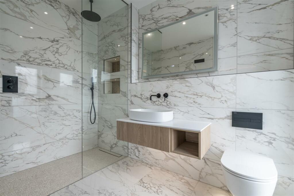 Additional property image - Dorset Lake Avenue, Lilliput