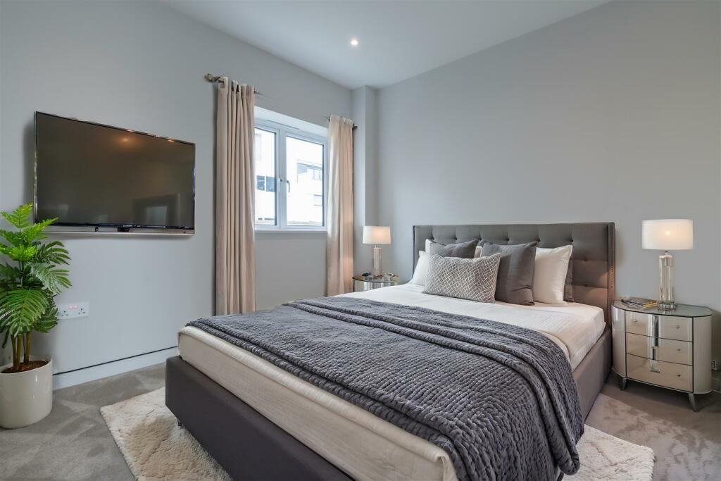 Additional property image - Dorset Lake Avenue, Lilliput